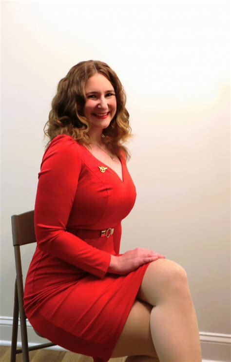 An easy way to DIY Peggy Carter's red dress costume from Captain