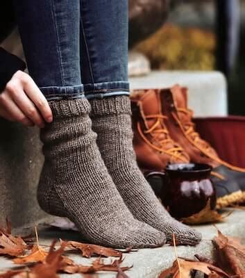 40 Beginner Easy Sock Knitting Patterns - Knitting News