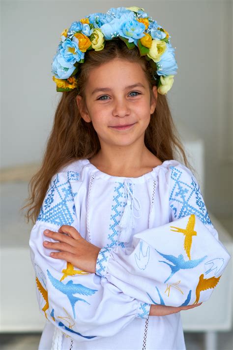 Вишиванка для дівчаток з Ластівками (блакитно-жовта вишивка)