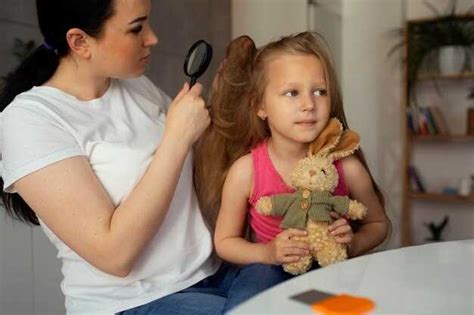 Шишка за ухом у ребенка: причины, симптомы, лечение