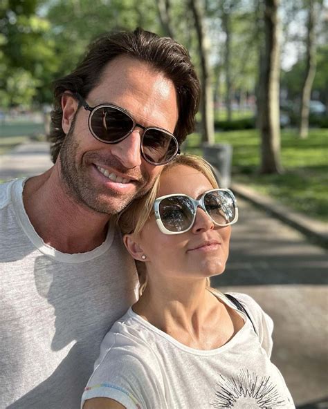 Karely Ruiz presume foto con Sebastián Rulli y advierten a Angelique