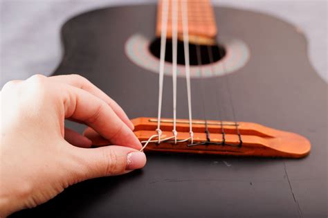 Come montare le corde alla chitarra classica - Handmade Sound