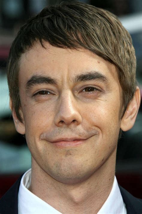 Guys are debating the most stylish big forehead haircuts men online 13