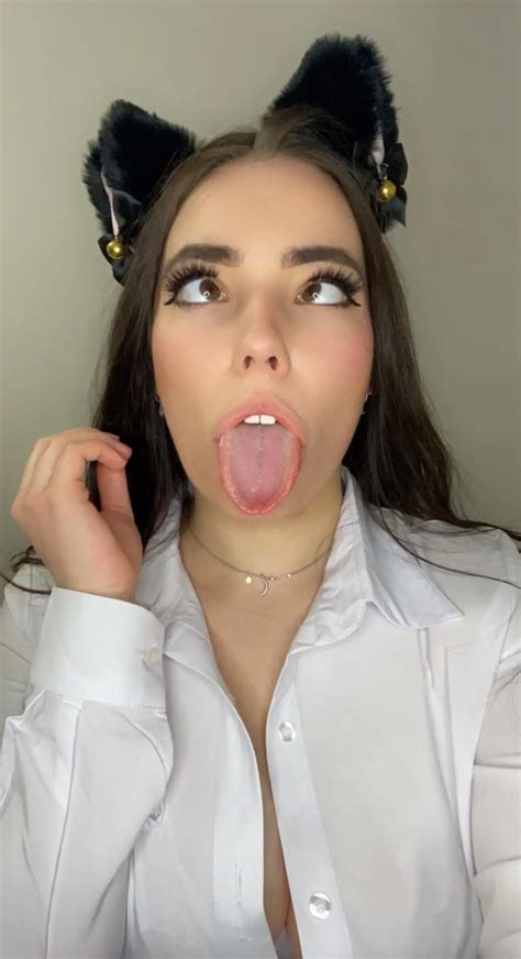 Ahegao girl get a mouthful | Scrolller