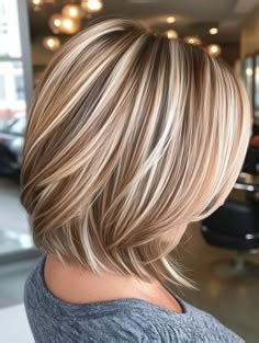 10 Stunning Layered Bob Hairstyles with Highlights - DIGIDIA in 2025 ...