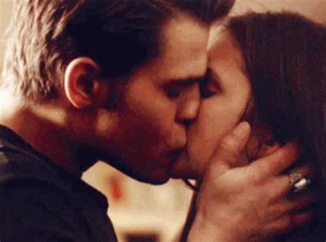 Kissing Images GIF - Kissing Images - Discover & Share GIFs