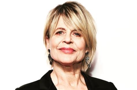 Linda Hamilton Bio, Family, Career, Husband, Net Worth, Measurements