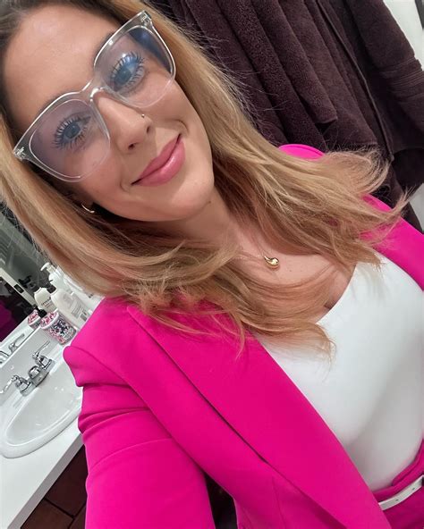 Victoria Cruz – Medium