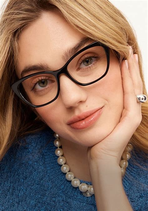 Your Guide to Oblong-Face Glasses: How to Find a Flattering Fit – Pair ...