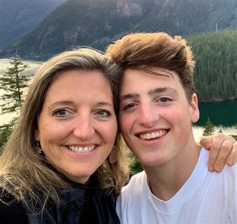 Benson Boone Age, Net Worth, Girlfriend, Family and Biography (Updated