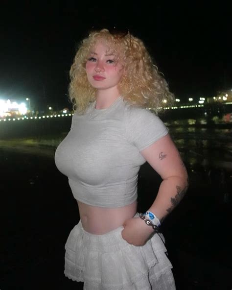 𝓬𝓱𝓵𝓸𝓫𝓲-𝔀𝓪𝓷 𝓴𝓮𝓷𝓸𝓫𝓲 ⭒ | welp, i’m 22 now!! what an incredible weekend