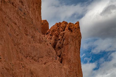 Free picture: High cliff sandstone rock formation in desert valley