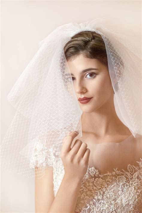 Short wedding veil Shoulder length veil Blusher veil | Etsy