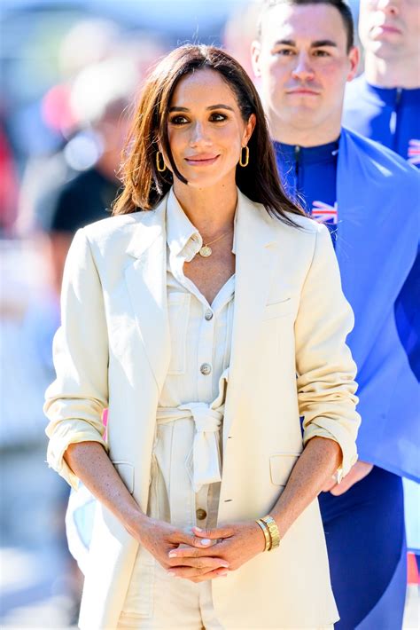 7 Meghan Markle Twitter Moments That Will Leave You SPEECHLESS (Including The Mole!) Image 12