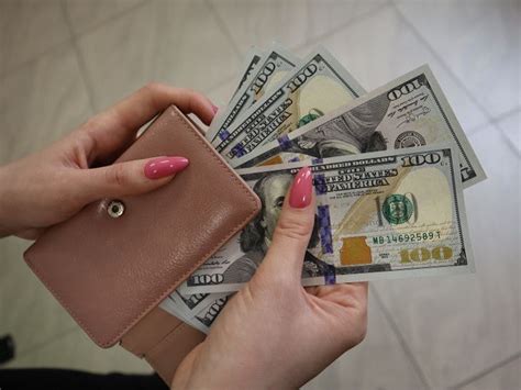 С апреля новые курсы: что прогнозирует эксперт для доллара: новости ...