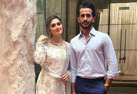 hassan ali  wife treats fans  latest pictures  world cup
