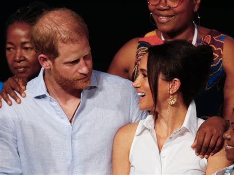 Waarom delen prins Harry en Meghan Markle nu opeens wel foto's van hun