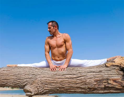 Man Splitting on Driftwood · Free Stock Photo