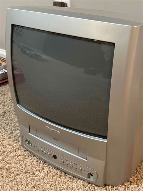 sold  auction magnavox vhs   tv