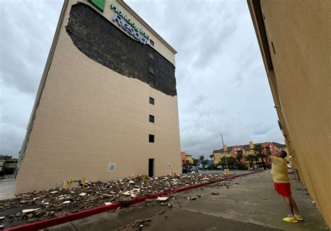 Hurricane Beryl blows through Galveston during peak tourist season ...