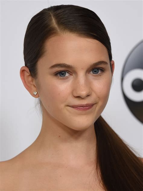 Chloe East : Sa biographie - AlloCiné