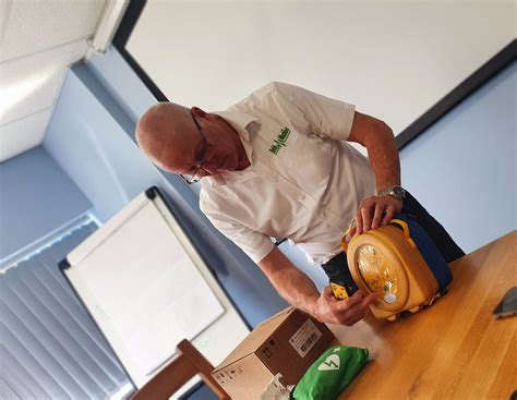 defib machine  castell howell