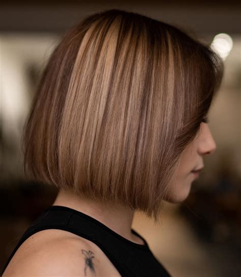 This brunette short hair with highlights look has a surprising glow 5