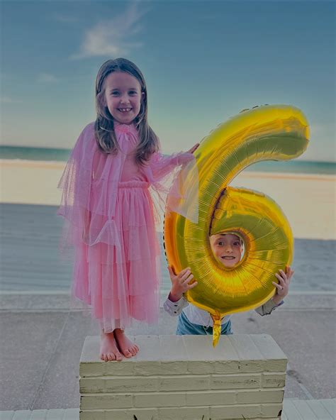 ALEXA VON TOBEL, CFP 😍 (@alexavontobel) • Instagram photos and videos