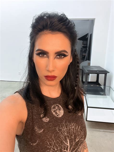 Cristina Vee Valenzuela on Twitter: "told the stylist I wanted to look