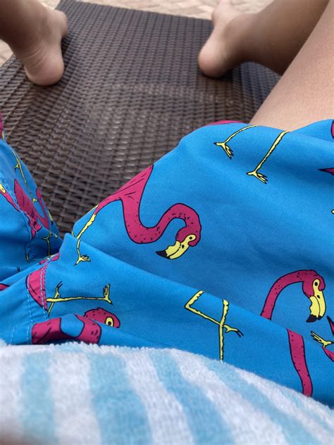 🍆 : r/PublicBulges