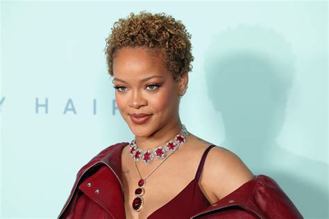 rihanna  shes starting  work    album