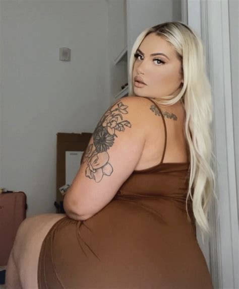 Featuring Amanda XO @amandaamcxox2 - Illustrious Fashion