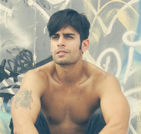 Modelo Pode Ter Tatuagens - Publicitária Fútil: Modelo pode ter tatuagem?