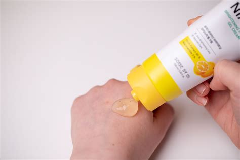 This caramelized hair technique gives a surprising glow to your skin 6