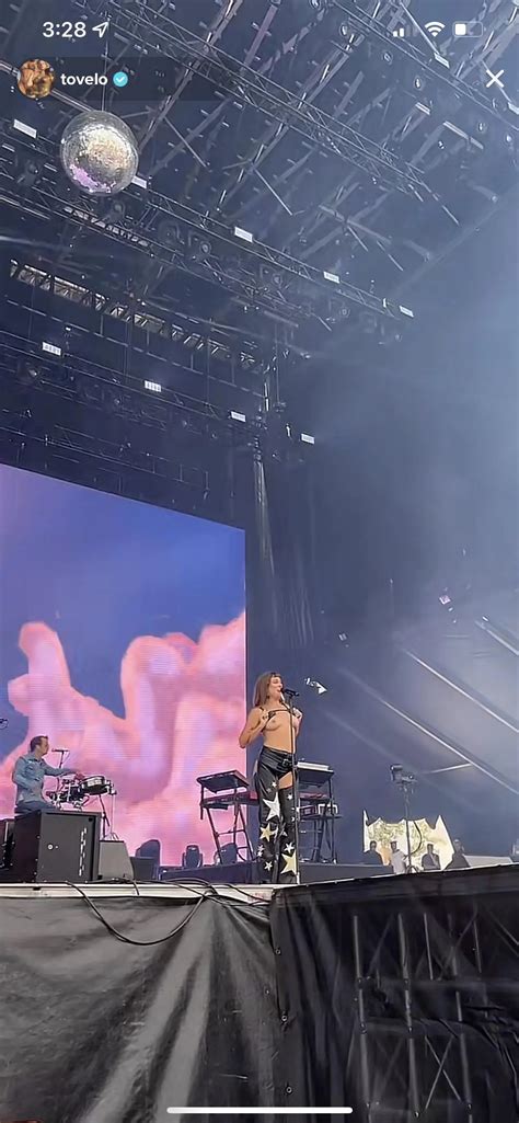 TOVELO FLASHING CAUGHT ON HER TIK TOK LIVE | Scrolller
