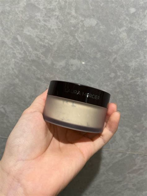 laura mercier powder 29g, Beauty & Personal Care, Face, Makeup on Carousell