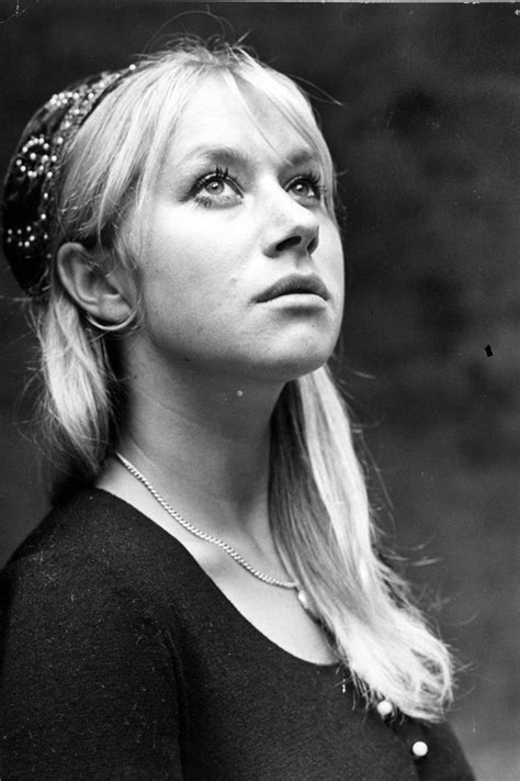 Helen Mirren circa 1968 : r/OldSchoolCool
