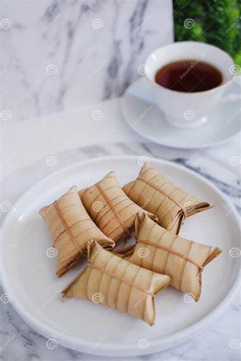 lepet  leupeut   type  snack   glutinous rice stock
