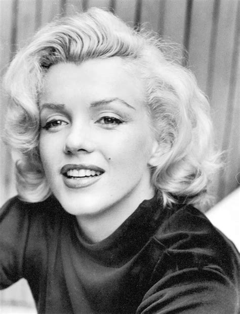 Download Marilyn Monroe - Iconic Hollywood Star Wallpaper | Wallpapers.com