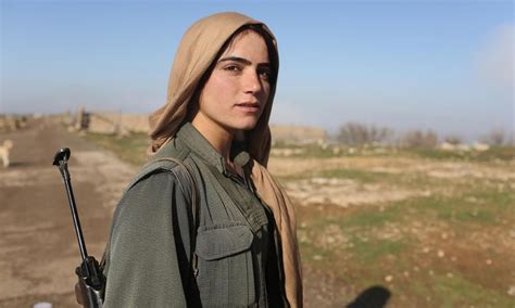 kurdish women wage war  daesh world dawncom