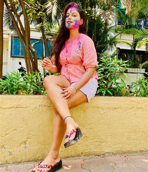 TV Actress Sneha Paul celebrates Holi, shares pictures on Social Media