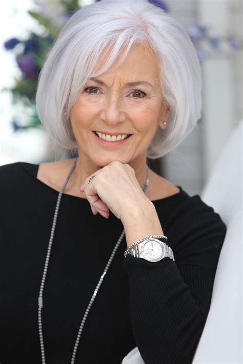 Silver grey hair & make up over 60 | Short grey hair, Haircut for older