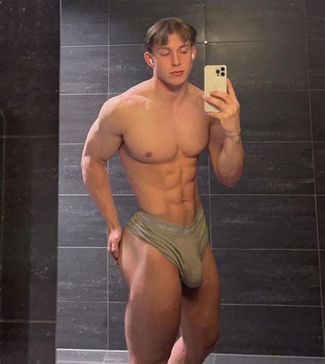 Pin de Ljonson em homens dotados | Homens fitness, Coisas de homens