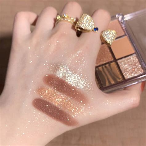 Мерцающие тени | Maquillaje con delineador, Sombras de ojos, Imagenes ...