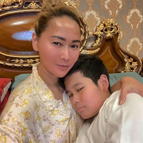 adam suseno suami inul daratista akhirnya punya akun ig