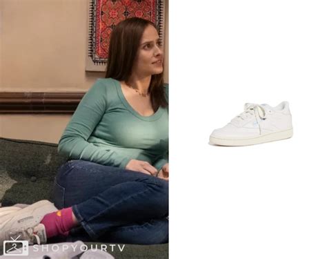 sex lives  college girls season  episode  white sneakers