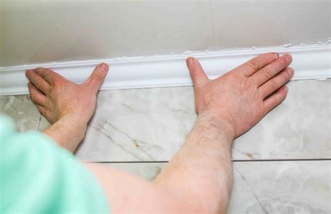 Cracks in Crown Molding - Hillis Brothers Painting