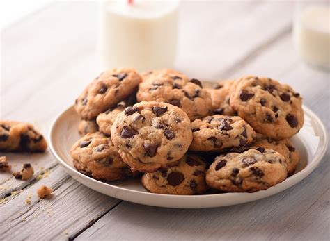 home living dining serving vintage chocolate chip cookies plate