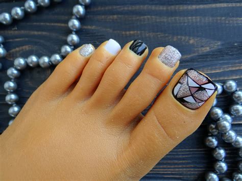 Black And Silver Toe Nail Designs