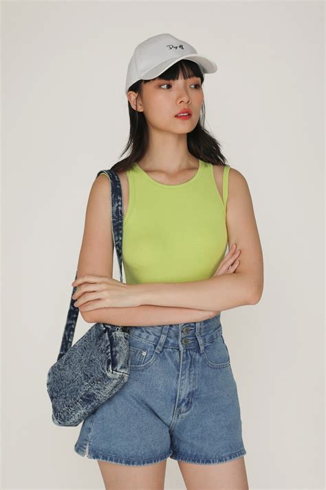 Tropical Wonderland | The Tinsel Rack